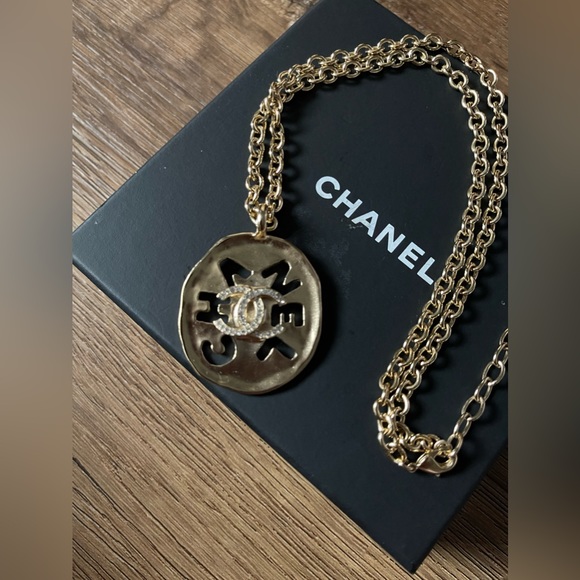 CHANEL-AUTHENTIC (PRELOVED) Gold Plated & Strass CC Pendant and Chain - Picture 8 of 16